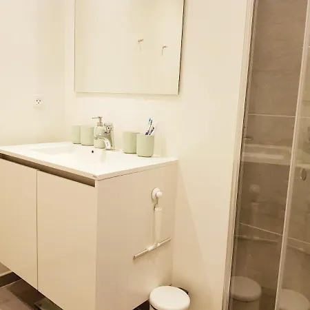 Ana's Bed & Kitchen *